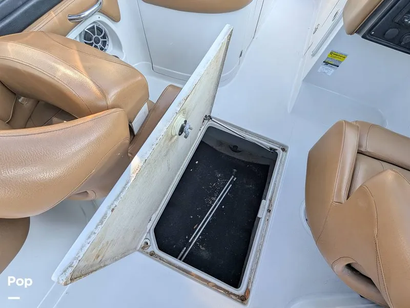 Slide: The Image of Crownline Boats E235 XS 2023 - 16098540