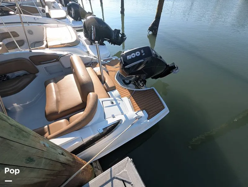 Slide: The Image of Crownline Boats E235 XS 2023 - 16098542