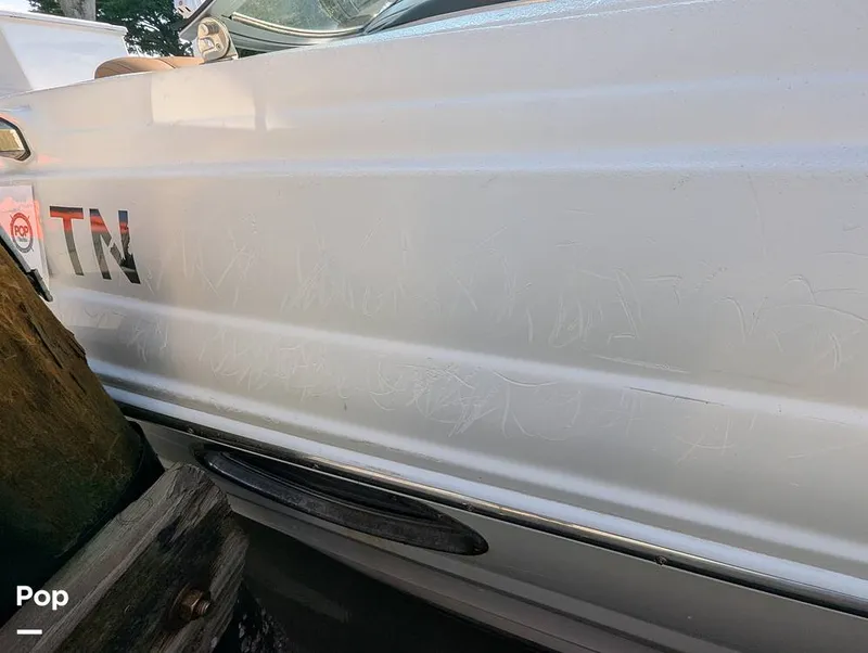 Slide: The Image of Crownline Boats E235 XS 2023 - 16098545