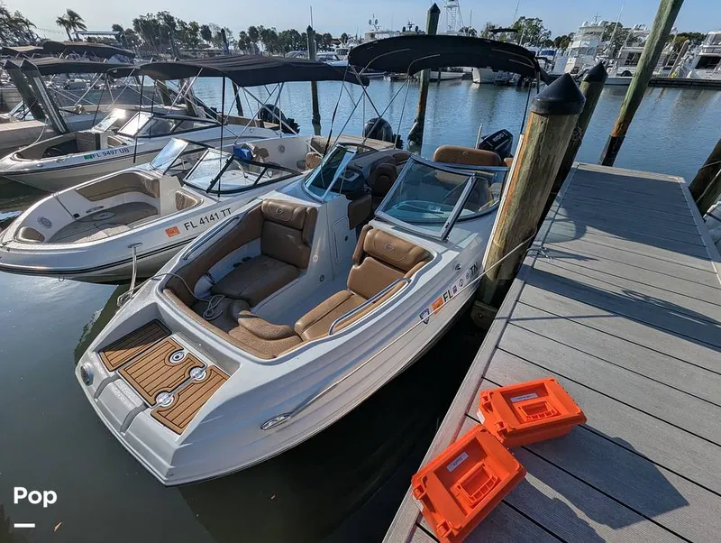 Slide: The Image of Crownline Boats E235 XS 2023 - 16098547