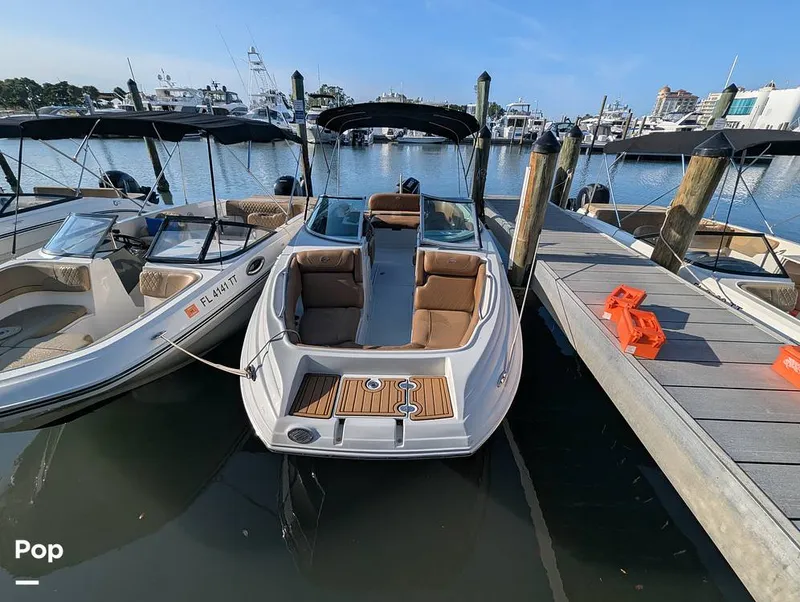 Slide: The Image of Crownline Boats E235 XS 2023 - 16098548