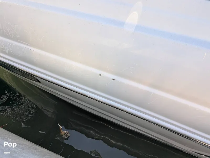 Slide: The Image of Crownline Boats E235 XS 2023 - 16098550