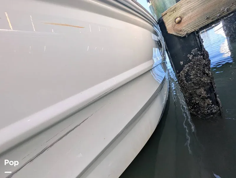 Slide: The Image of Crownline Boats E235 XS 2023 - 16098555