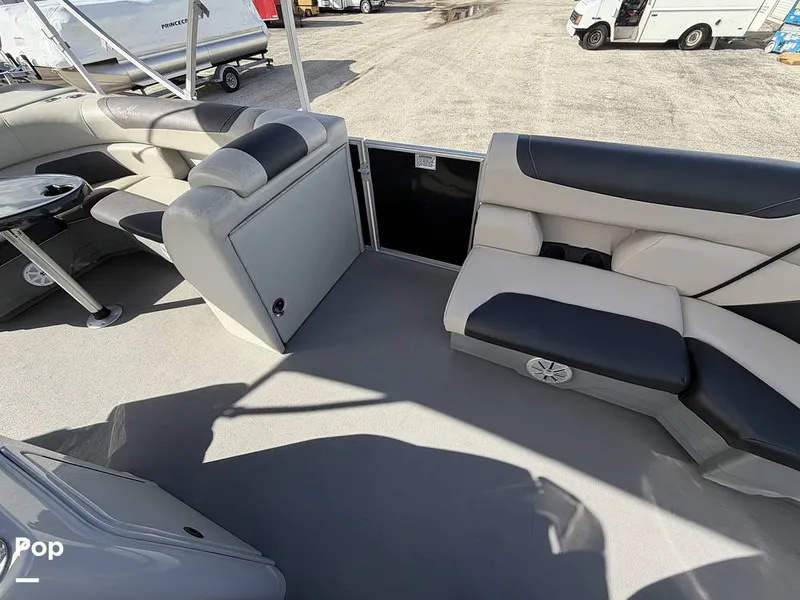 Slide: The Image of SunChaser Geneva 22 DS CRS 2022 - 16133397