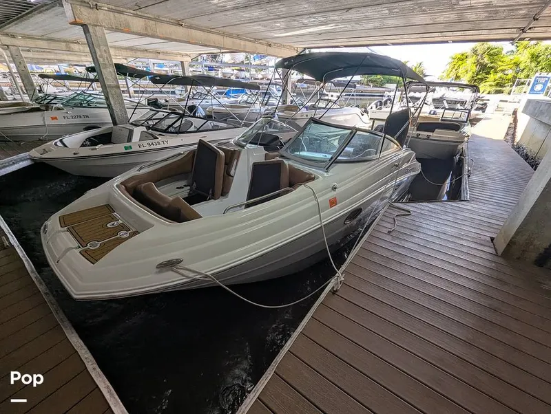 The Image of Crownline Boats E235XS 2023 - 16098987