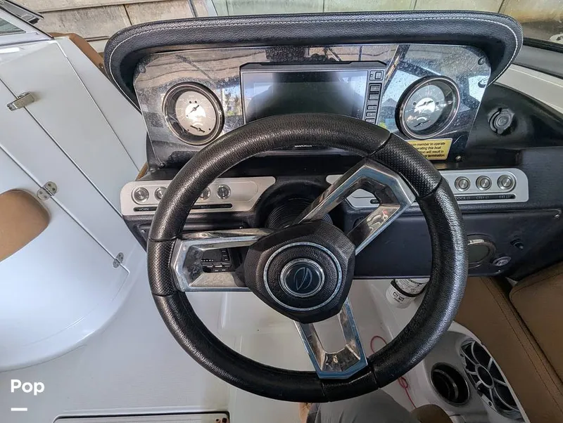 Slide: The Image of Crownline Boats E235XS 2023 - 16098774