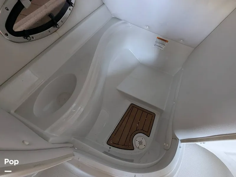 Slide: The Image of Crownline Boats E235XS 2023 - 16098788