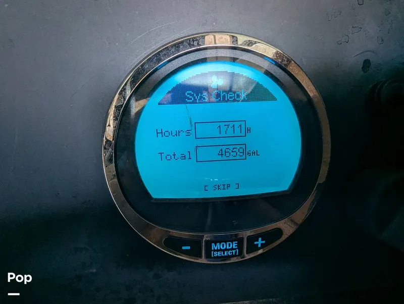 Slide: The Image of Crownline Boats E235XS 2023 - 16098789