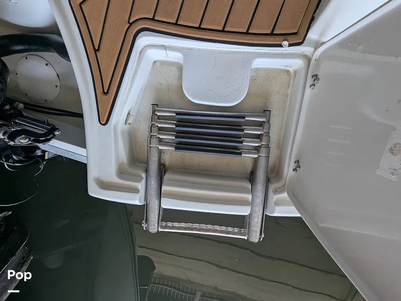 Slide: The Image of Crownline Boats E235XS 2023 - 16098804