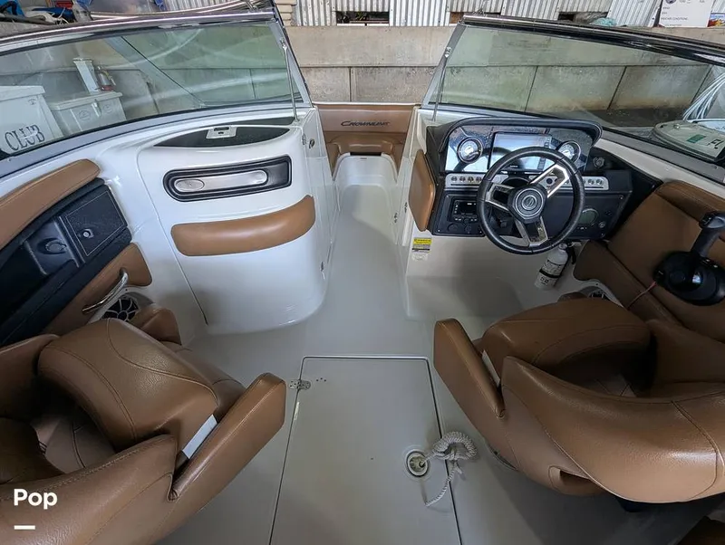 Slide: The Image of Crownline Boats E235XS 2023 - 16098769
