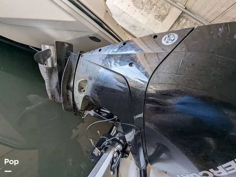 Slide: The Image of Crownline Boats E235XS 2023 - 16098805