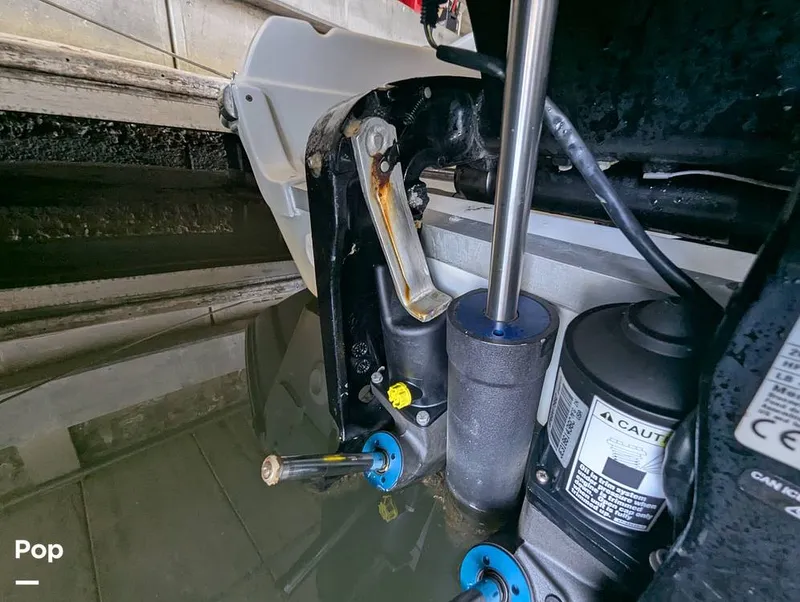 Slide: The Image of Crownline Boats E235XS 2023 - 16098807