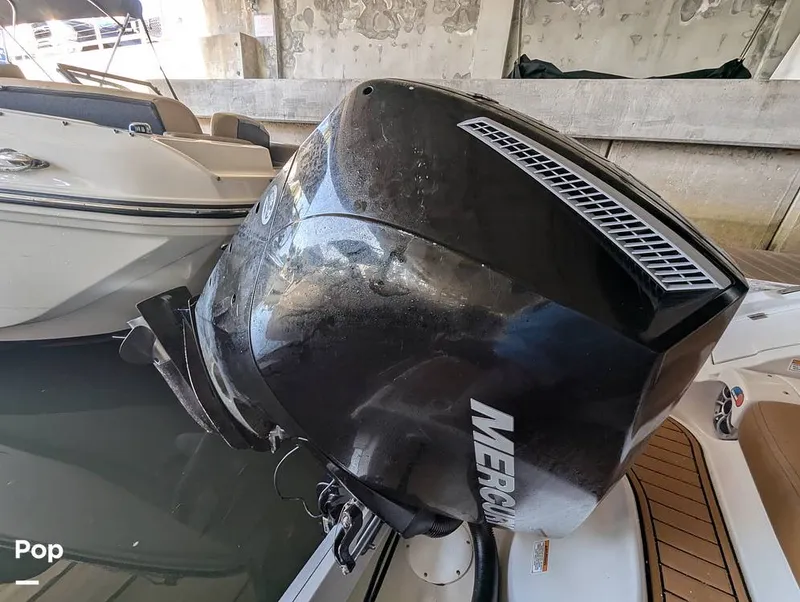 Slide: The Image of Crownline Boats E235XS 2023 - 16098808