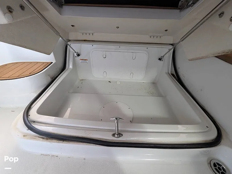 Slide: The Image of Crownline Boats E235XS 2023 - 16098820