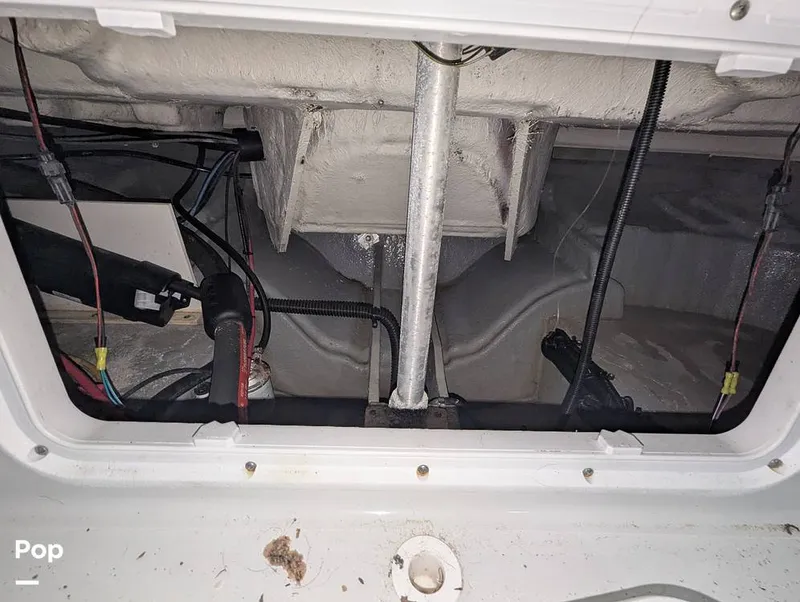 Slide: The Image of Crownline Boats E235XS 2023 - 16098821