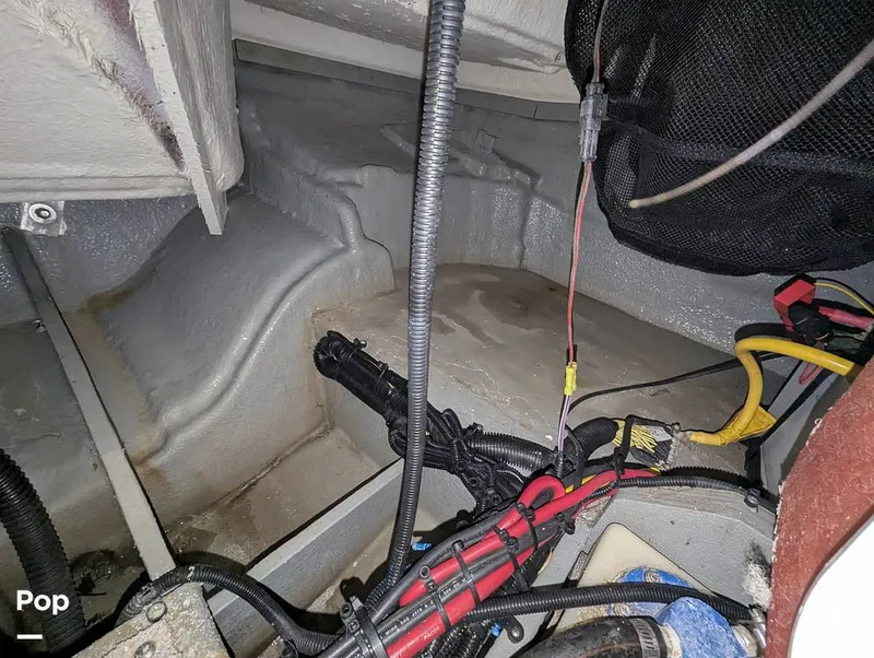 Slide: The Image of Crownline Boats E235XS 2023 - 16098822