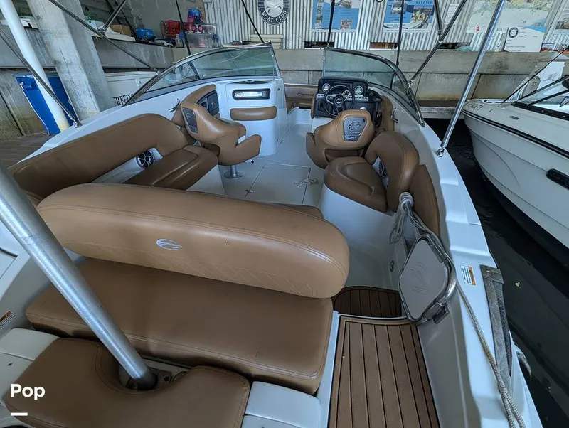 Slide: The Image of Crownline Boats E235XS 2023 - 16098768