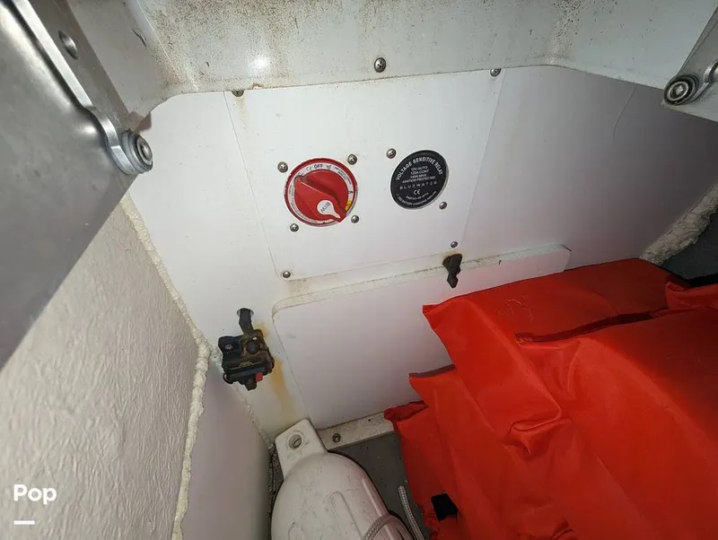 Slide: The Image of Crownline Boats E235XS 2023 - 16098828