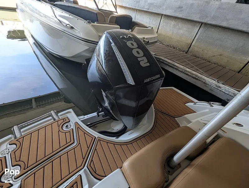 Slide: The Image of Crownline Boats E235XS 2023 - 16098833