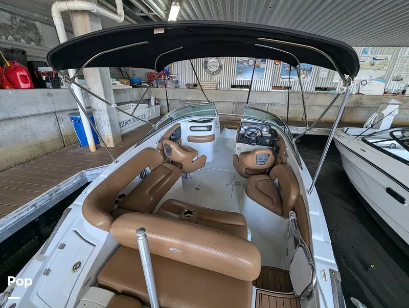 Slide: The Image of Crownline Boats E235XS 2023 - 16098767