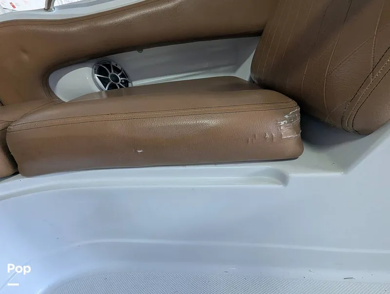 Slide: The Image of Crownline Boats E235XS 2023 - 16098850