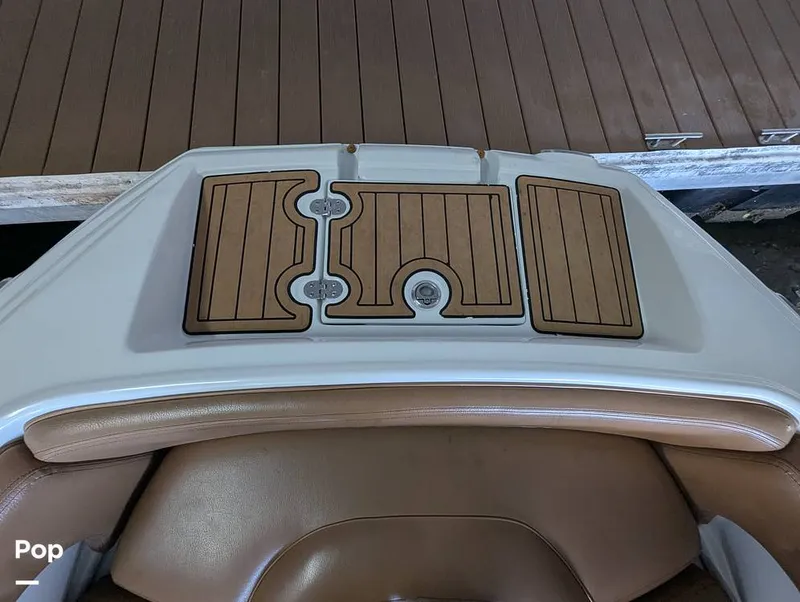 Slide: The Image of Crownline Boats E235XS 2023 - 16098856