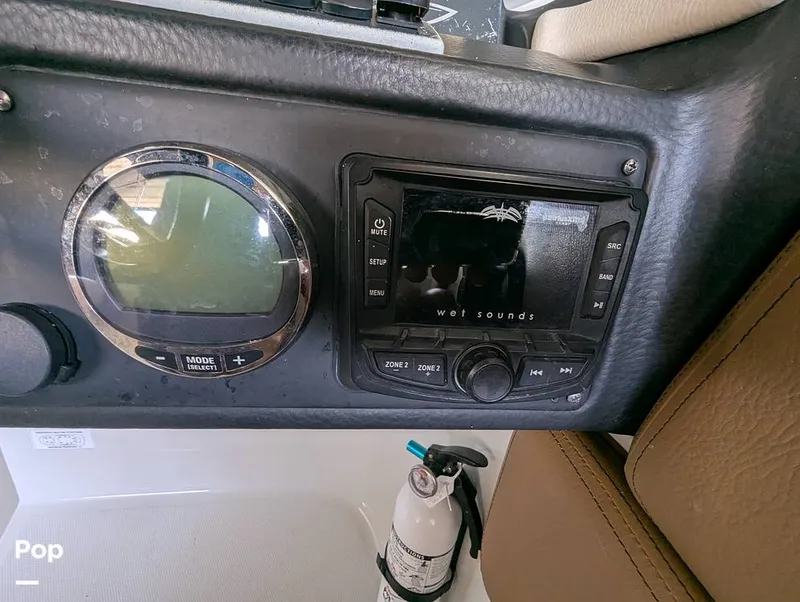 Slide: The Image of Crownline Boats E235XS 2023 - 16099093