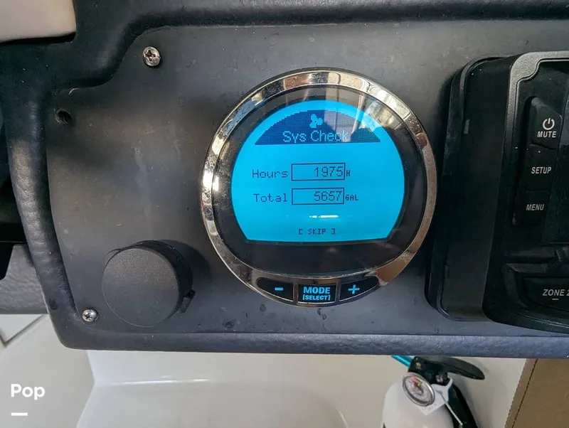 Slide: The Image of Crownline Boats E235XS 2023 - 16099146