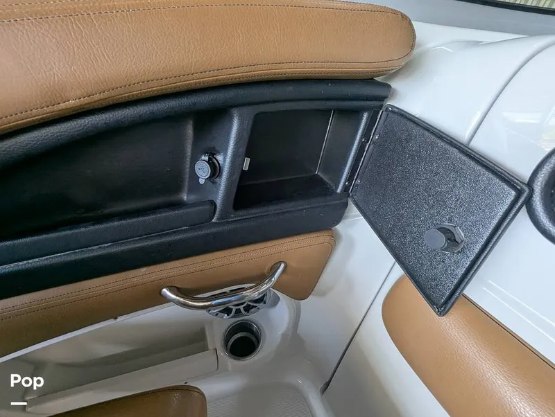 Slide: The Image of Crownline Boats E235XS 2023 - 16099099