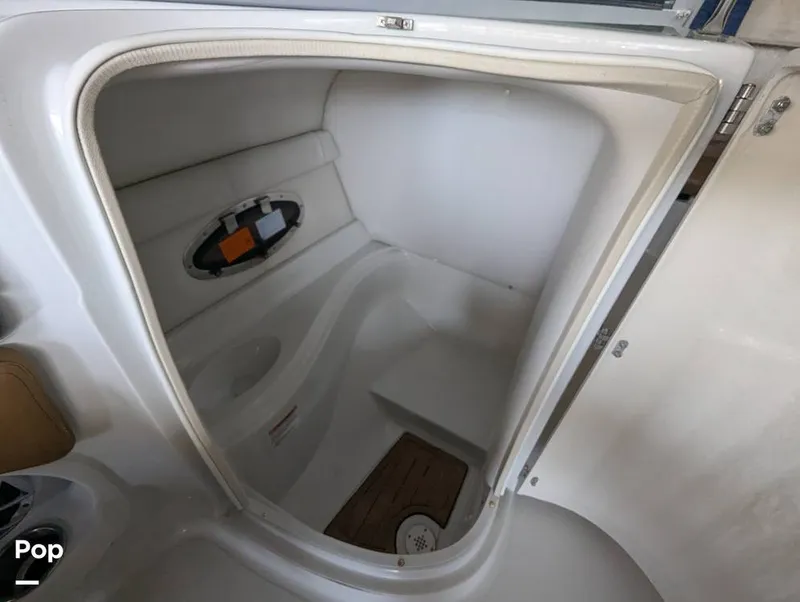 Slide: The Image of Crownline Boats E235XS 2023 - 16099100
