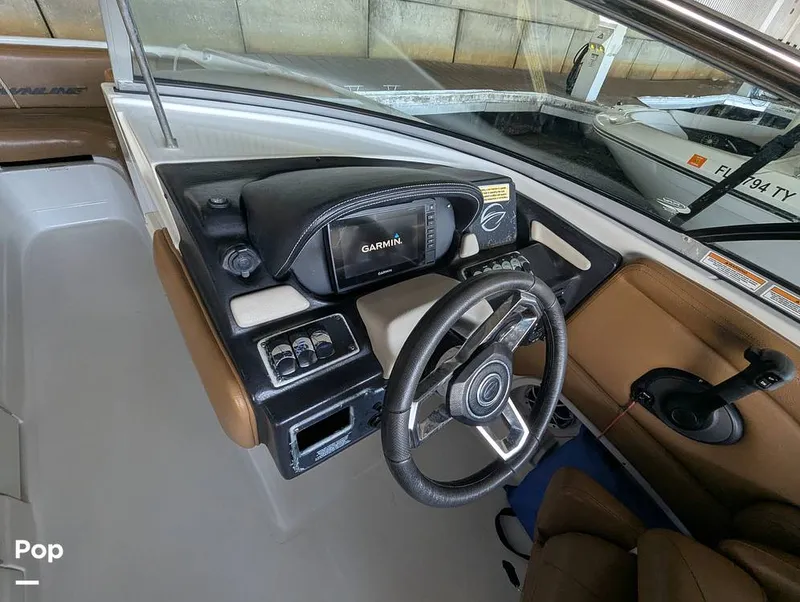 Slide: The Image of Crownline Boats E235XS 2023 - 16099077