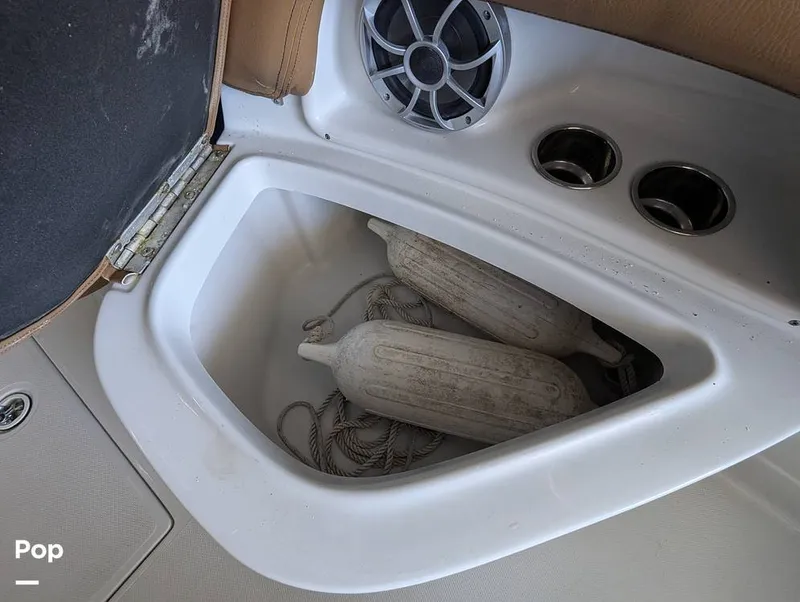 Slide: The Image of Crownline Boats E235XS 2023 - 16099108