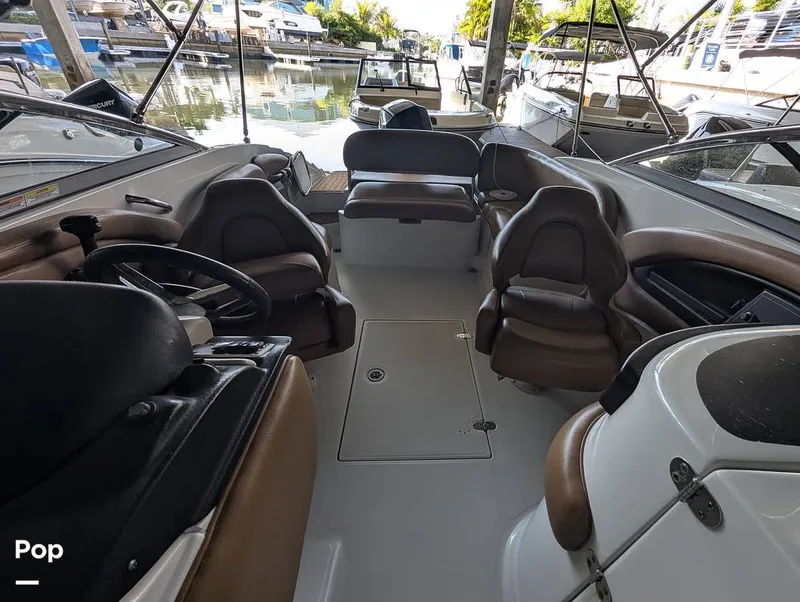 Slide: The Image of Crownline Boats E235XS 2023 - 16099079