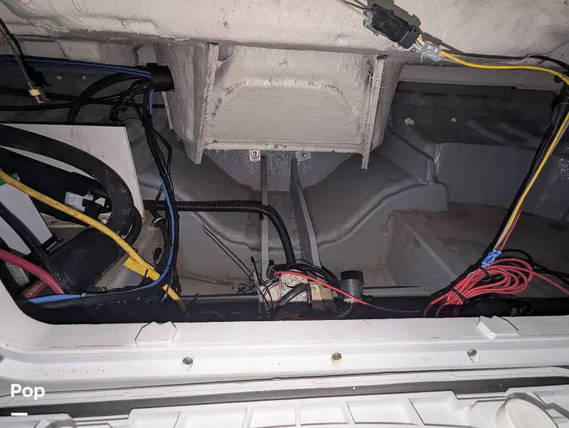 Slide: The Image of Crownline Boats E235XS 2023 - 16099118