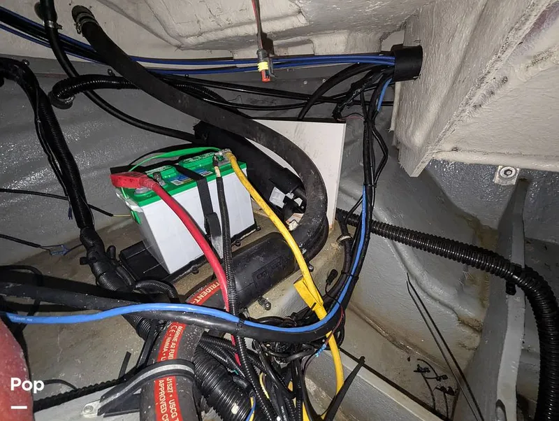 Slide: The Image of Crownline Boats E235XS 2023 - 16099120