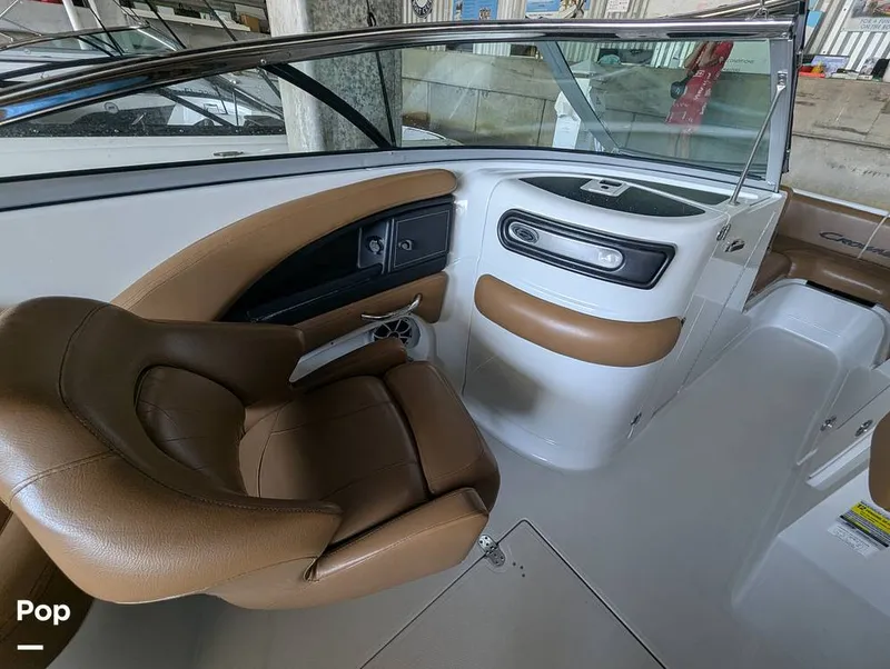 Slide: The Image of Crownline Boats E235XS 2023 - 16099080