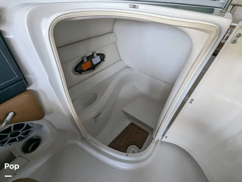Slide: The Image of Crownline Boats E235XS 2023 - 16099081