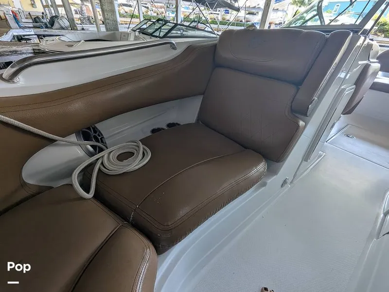 Slide: The Image of Crownline Boats E235XS 2023 - 16099140