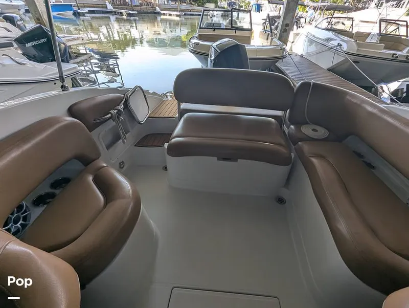 Slide: The Image of Crownline Boats E235XS 2023 - 16099082