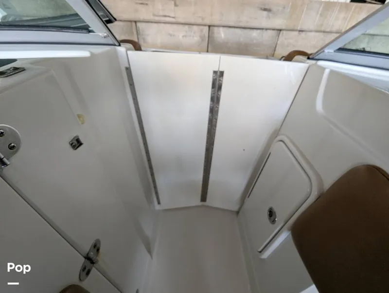 Slide: The Image of Crownline Boats E235XS 2023 - 16099150