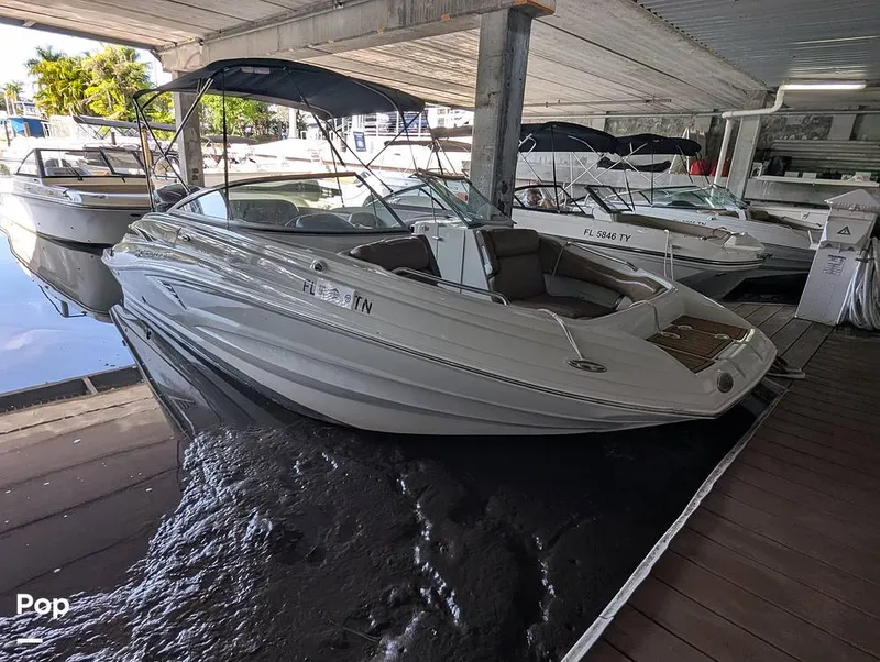 Slide: The Image of Crownline Boats E235XS 2023 - 16099151