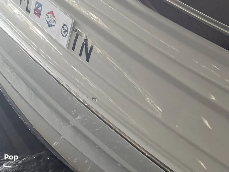 Slide: The Image of Crownline Boats E235XS 2023 - 16099156