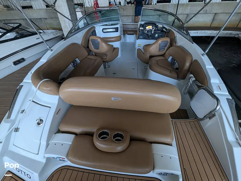 Slide: The Image of Crownline Boats E235XS 2023 - 16099084