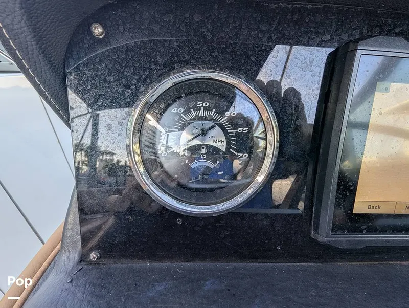 Slide: The Image of Crownline Boats E235XS 2023 - 16099611