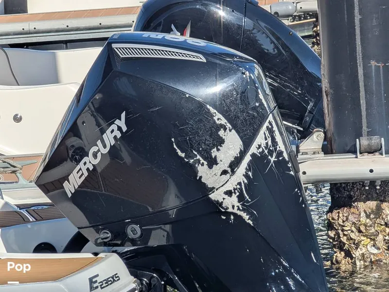 Slide: The Image of Crownline Boats E235XS 2023 - 16099707