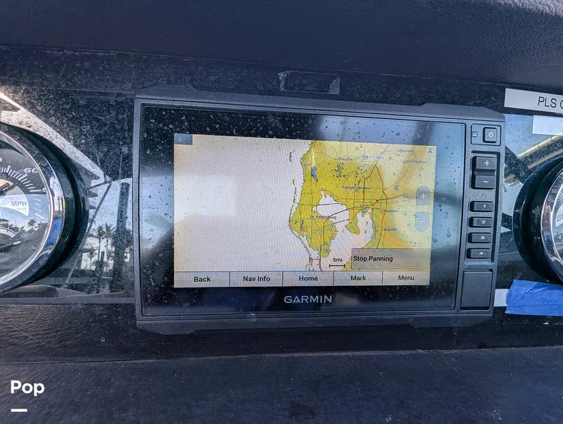 Slide: The Image of Crownline Boats E235XS 2023 - 16099612