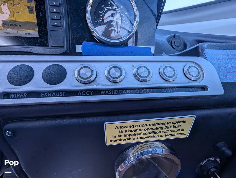 Slide: The Image of Crownline Boats E235XS 2023 - 16099616