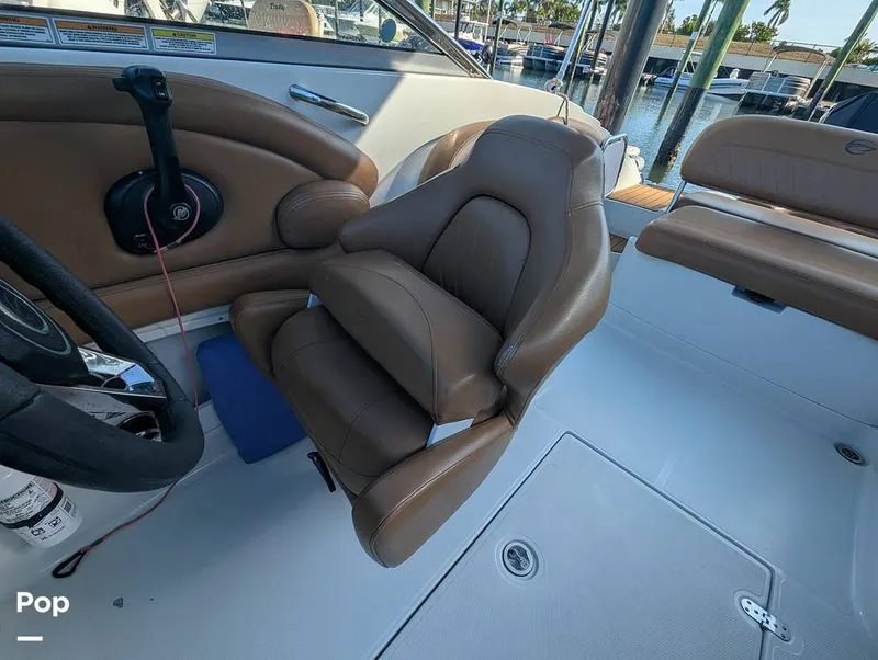 Slide: The Image of Crownline Boats E235XS 2023 - 16099619