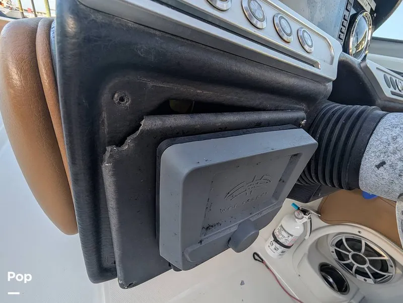 Slide: The Image of Crownline Boats E235XS 2023 - 16099623