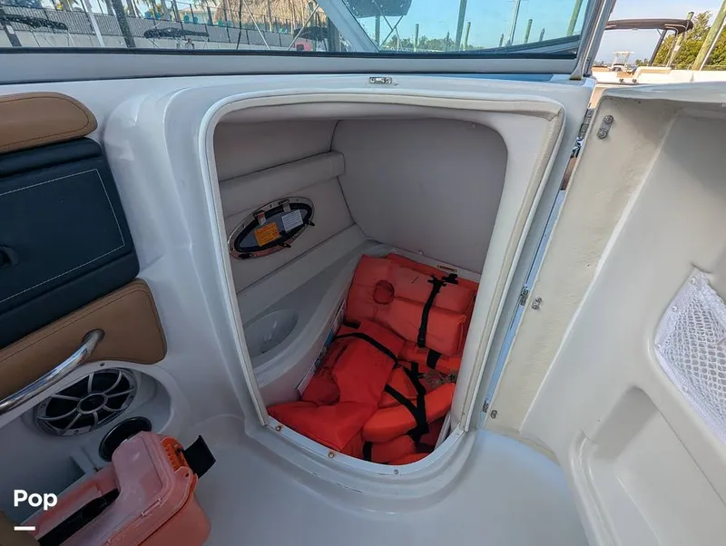 Slide: The Image of Crownline Boats E235XS 2023 - 16099625